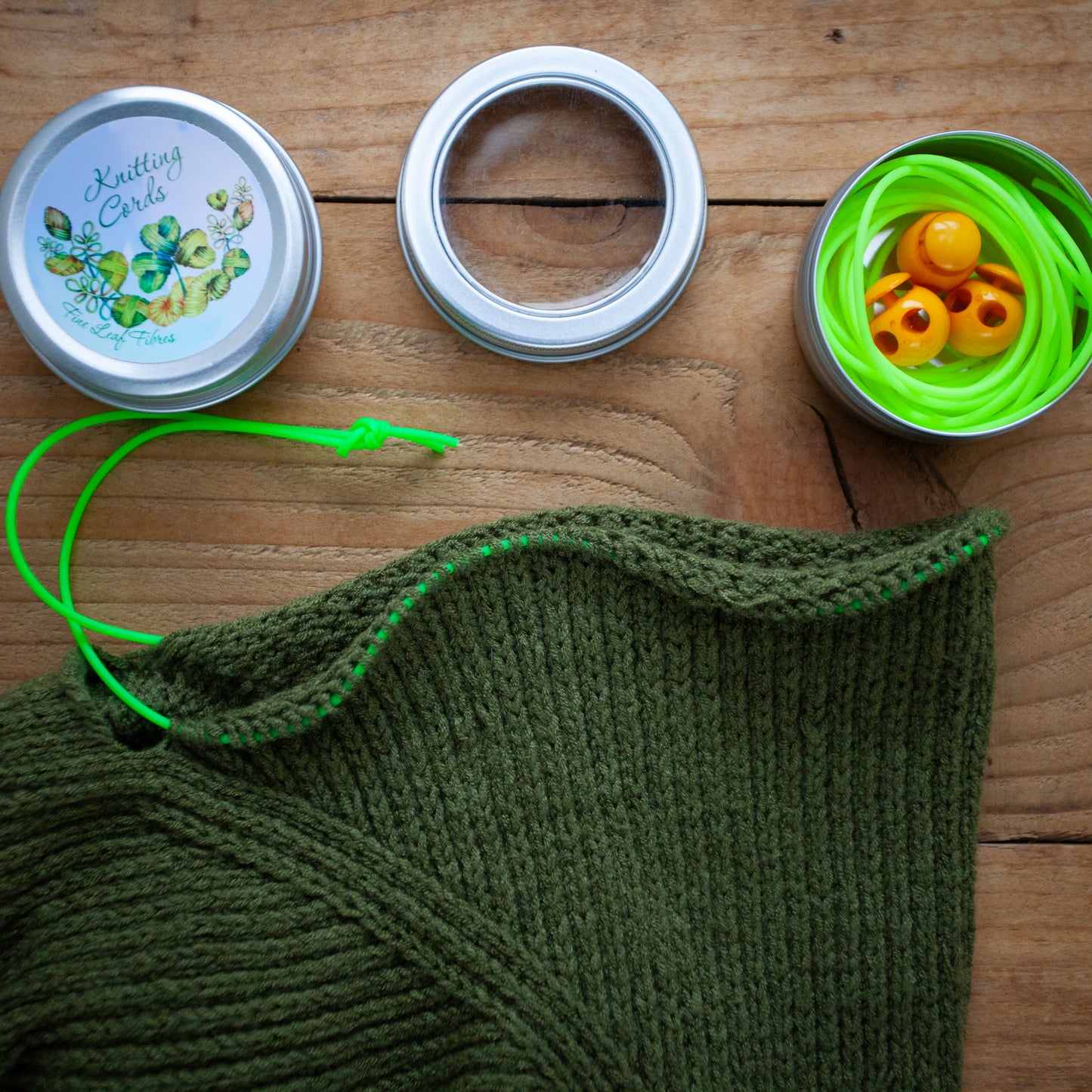 Stitch holder cord set for knitting – Flexible Silicone Cord with stoppers in a round storage tin